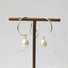 Load image into Gallery viewer, Sterling silver freshwater pearl hoop earrings