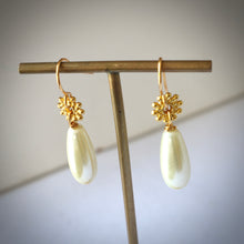 Load image into Gallery viewer, Ivory Pearl Drop Earrings