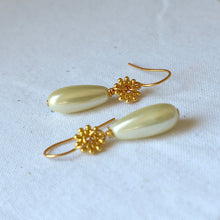 Load image into Gallery viewer, Ivory Pearl Drop Earrings