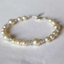 Load image into Gallery viewer, Swavorski Pearl Bracelet