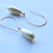 Load image into Gallery viewer, cream ivory handmade pearl earrings