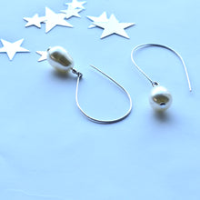 Load image into Gallery viewer, Ivory Teardrop Pearl Earrings