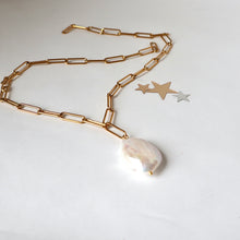 Load image into Gallery viewer, flat freshwater oeatl paperclip gold chain