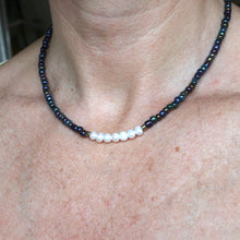 Load image into Gallery viewer, Pearl Tahitian seed bead necklace