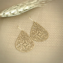 Load image into Gallery viewer, Silver Teardrop Filigree Earrings