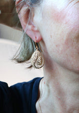 Load image into Gallery viewer, Gold Filigree Earrings
