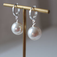 Load image into Gallery viewer, White pearl huggie earrings