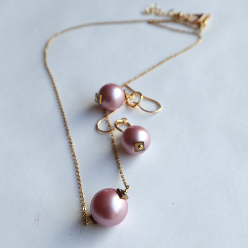 Pink swavorski pearl necklace