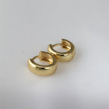 Load image into Gallery viewer, Gold Chunky Huggie Earrings
