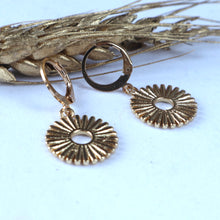 Load image into Gallery viewer, Gold Fan Earrings