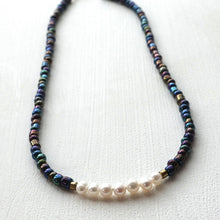 Load image into Gallery viewer, Pearl and seed bead necklace