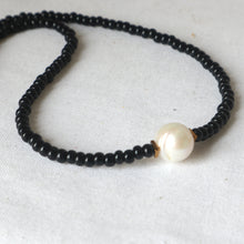 Load image into Gallery viewer, Pearl &amp; Black Beaded Necklace