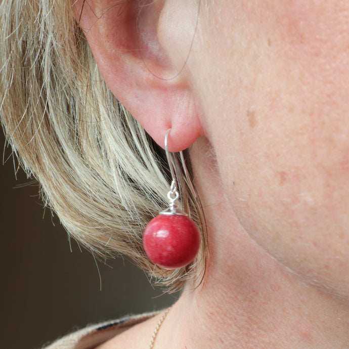 Red jade dot earrings 