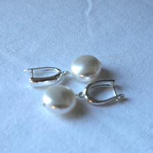 Load image into Gallery viewer, Coin Pearl Earrings