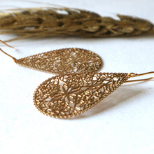 Load image into Gallery viewer, Gold Filigree Earrings