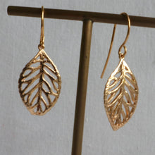 Load image into Gallery viewer, Gold leaf earrings