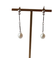 Load image into Gallery viewer, Silver Link Chain pearl earrings