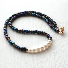 Load image into Gallery viewer, Pearl Tahitian seed bead necklace