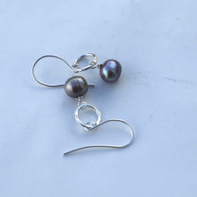 Load image into Gallery viewer, Deep Silver Grey pearl earrings