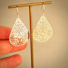 Load image into Gallery viewer, Silver Teardrop Filigree Earrings