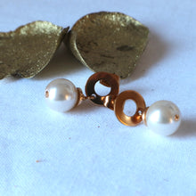 Load image into Gallery viewer, Halo Pearl Earrings