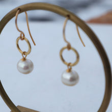 Load image into Gallery viewer, White Pearl Gold Earrings