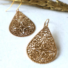 Load image into Gallery viewer, Gold Filigree Earrings
