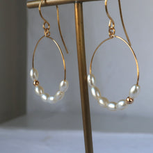 Load image into Gallery viewer, Handmade pearl gold hoop earrings 