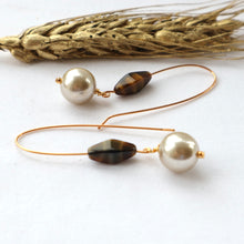 Load image into Gallery viewer, Pearl earrings with Tortoise shell Bead