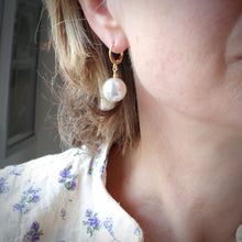 Load image into Gallery viewer, Huggie Pearl Earrings