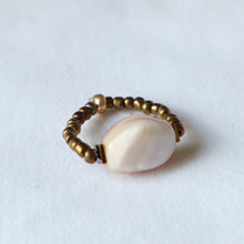 Load image into Gallery viewer, Mother of Pearl ring