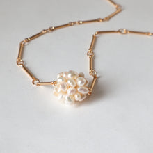 Load image into Gallery viewer, Cluster Pearl Necklace