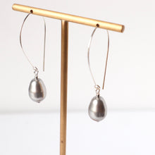 Load image into Gallery viewer, silver pearl handmade irish earrings