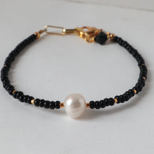 Load image into Gallery viewer, Pearl &amp; Black Bracelet
