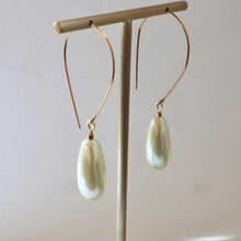 Load image into Gallery viewer, cream ivory handmade pearl earrings