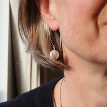 Load image into Gallery viewer, Pearl Coin Pearl Earrings